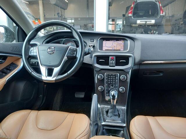 Volvo V40 CROSS COUNTRY 1.5 T3 Summum | Harman Kardon | Stoelverw. | Navigatie | Parkeersensoren V+A | Achteruitrijcamera