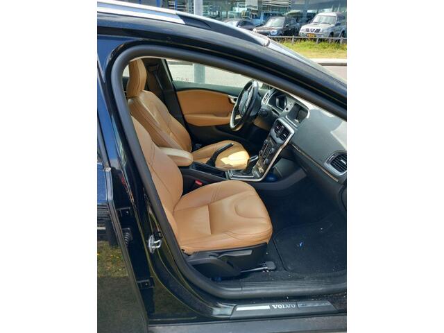 Volvo V40 CROSS COUNTRY 1.5 T3 Summum | Harman Kardon | Stoelverw. | Navigatie | Parkeersensoren V+A | Achteruitrijcamera
