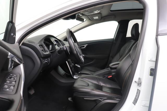 Volvo V40 CROSS COUNTRY 1.5 T3 Polar+ Luxury Pano-dak Adapt.Cruise Camera