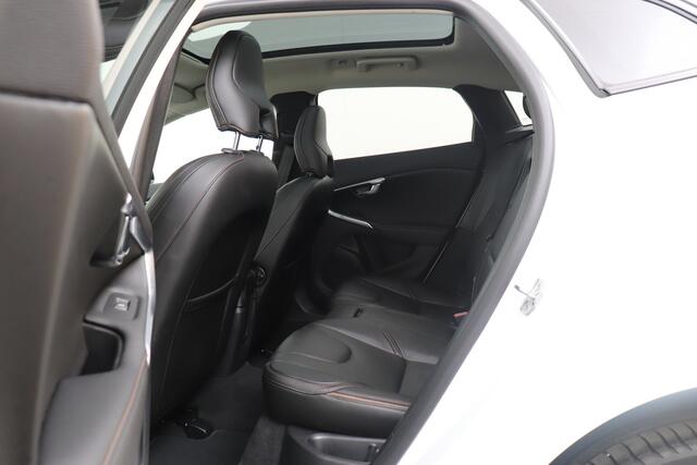 Volvo V40 CROSS COUNTRY 1.5 T3 Polar+ Luxury Pano-dak Adapt.Cruise Camera