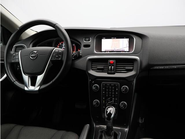 Volvo V40 CROSS COUNTRY 2.0 T4 Automaat Polar+ / Trekhaak / Standkachel / Parkeercamera / Stoelverwarming / Keyless /