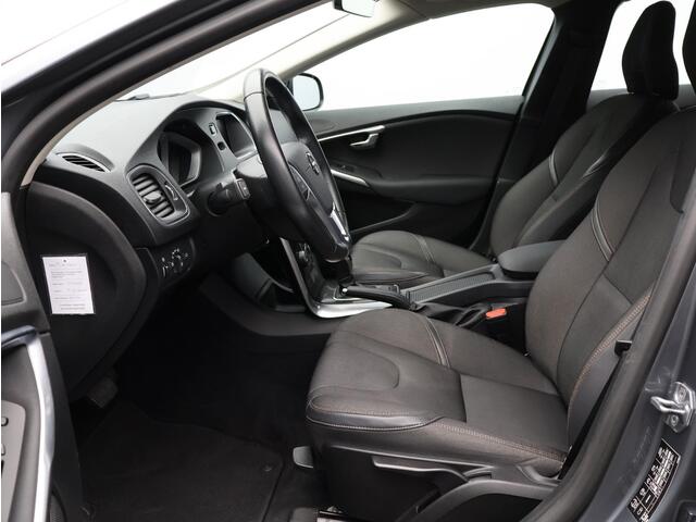 Volvo V40 CROSS COUNTRY 2.0 T4 Automaat Polar+ / Trekhaak / Standkachel / Parkeercamera / Stoelverwarming / Keyless /