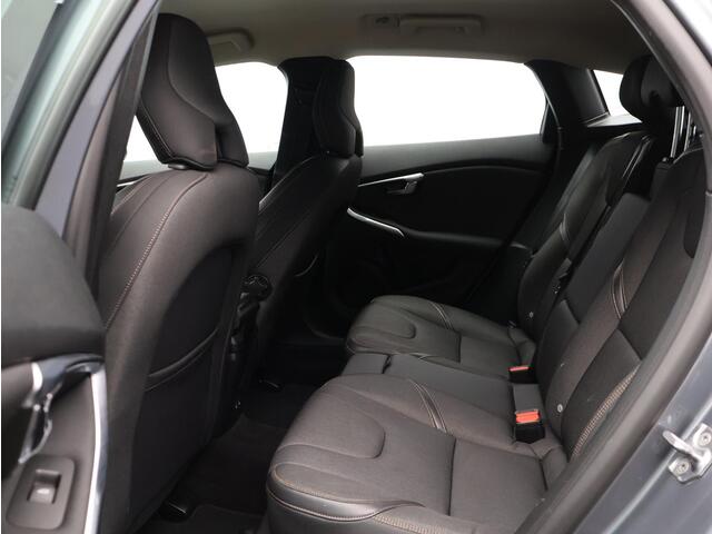 Volvo V40 CROSS COUNTRY 2.0 T4 Automaat Polar+ / Trekhaak / Standkachel / Parkeercamera / Stoelverwarming / Keyless /
