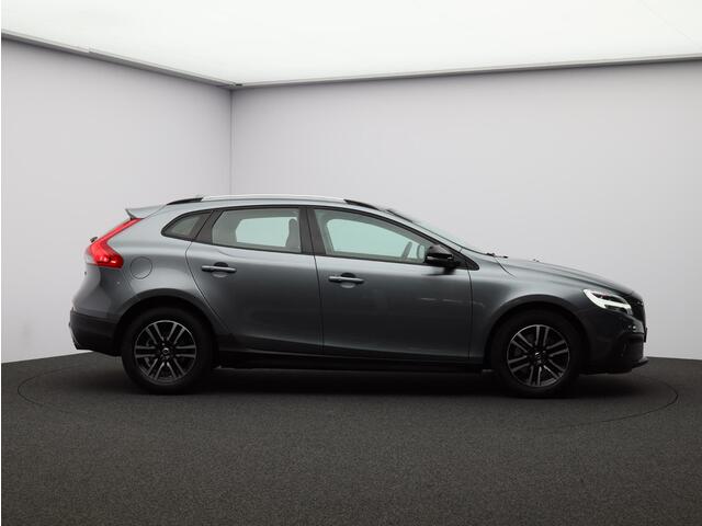 Volvo V40 CROSS COUNTRY 2.0 T4 Automaat Polar+ / Trekhaak / Standkachel / Parkeercamera / Stoelverwarming / Keyless /