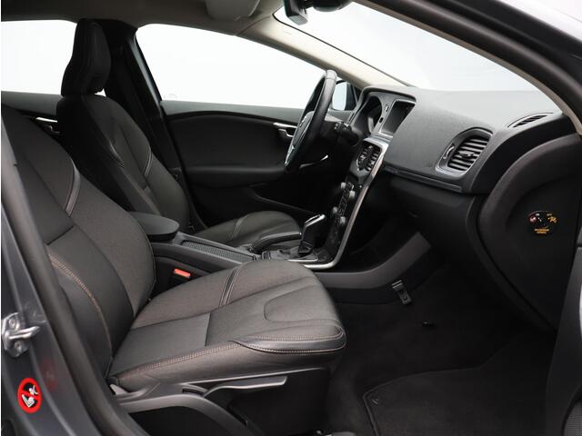 Volvo V40 CROSS COUNTRY 2.0 T4 Automaat Polar+ / Trekhaak / Standkachel / Parkeercamera / Stoelverwarming / Keyless /