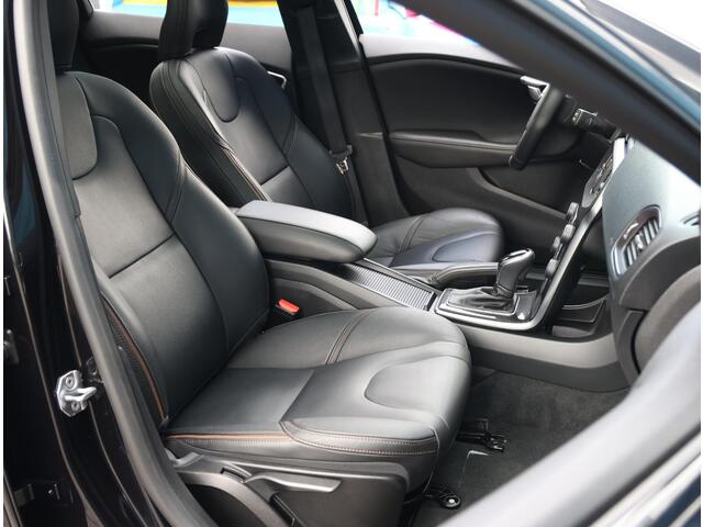 Volvo V40 CROSS COUNTRY 1.5 150PK T3 Polar+ Luxury | AUTOMAAT | LEER | Harman/Kardon | Glazen/Pannoramadak | Camera | Cruise Control | Navigatie | LED | Keyless | Trekhaak | Keyless |