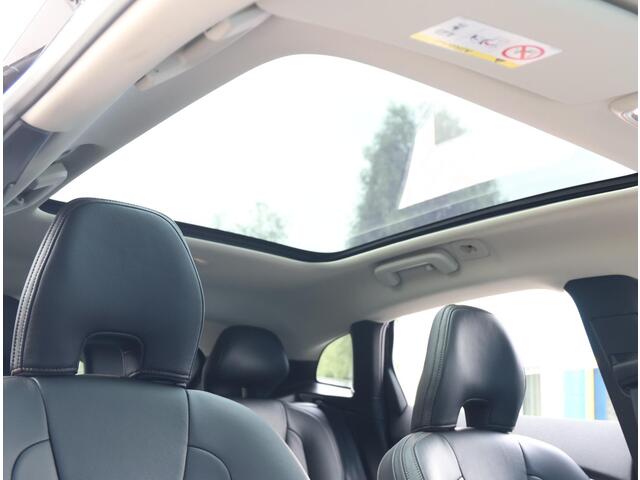 Volvo V40 CROSS COUNTRY 1.5 150PK T3 Polar+ Luxury | AUTOMAAT | LEER | Harman/Kardon | Glazen/Pannoramadak | Camera | Cruise Control | Navigatie | LED | Keyless | Trekhaak | Keyless |