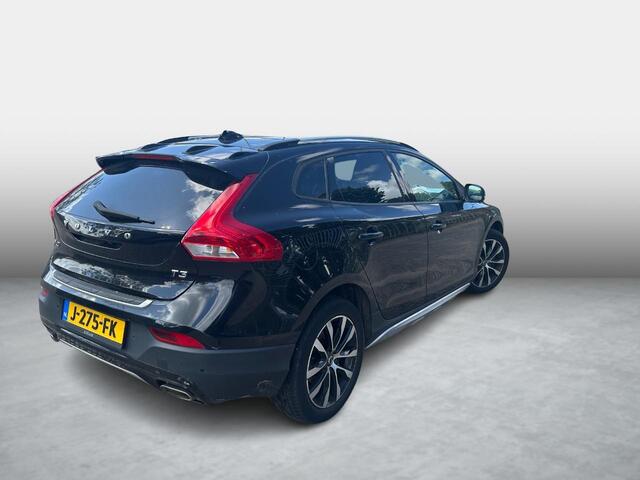 Volvo V40 CROSS COUNTRY 1.5 T3 Summum | Standkachel | Adaptieve cruise control | BLIS | Parkeersensoren | Parkeercamera | Keyless entry/start | Volvo on Call | Panoramadak |