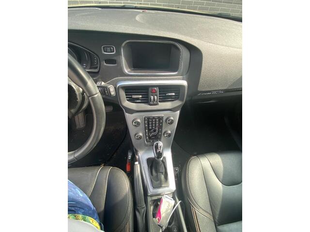 Volvo V40 CROSS COUNTRY 1.5 T3 Summum | Standkachel | Adaptieve cruise control | BLIS | Parkeersensoren | Parkeercamera | Keyless entry/start | Volvo on Call | Panoramadak |