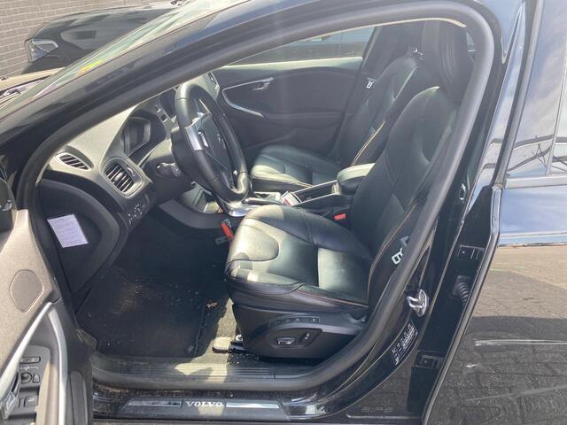 Volvo V40 CROSS COUNTRY 1.5 T3 Summum | Standkachel | Adaptieve cruise control | BLIS | Parkeersensoren | Parkeercamera | Keyless entry/start | Volvo on Call | Panoramadak |