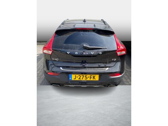 Volvo V40 CROSS COUNTRY 1.5 T3 Summum | Standkachel | Adaptieve cruise control | BLIS | Parkeersensoren | Parkeercamera | Keyless entry/start | Volvo on Call | Panoramadak |