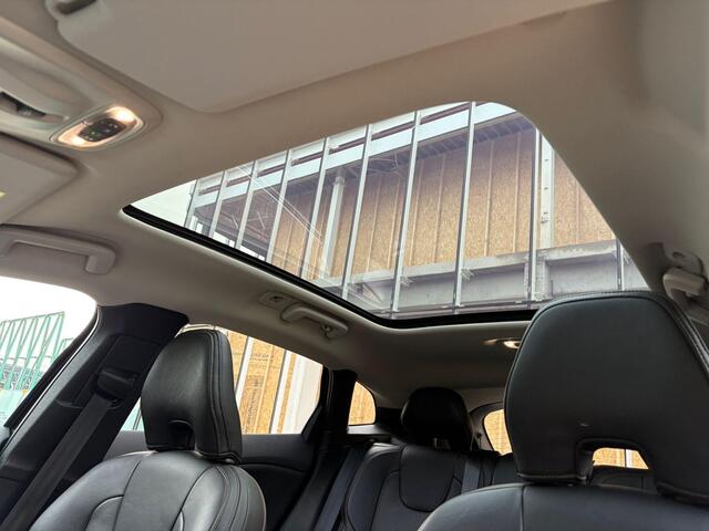 Volvo V40 CROSS COUNTRY T3 Polar+ Luxury | Panoramadak | Leder | Memory |