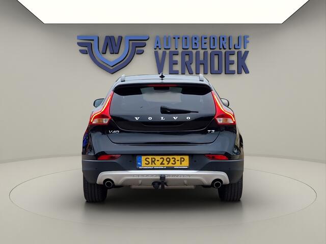 Volvo V40 CROSS COUNTRY 1.5 T3 Luxury Panodak - Trekhaak - NL Auto