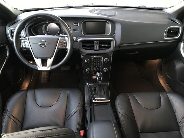 Volvo V40 CROSS COUNTRY 1.5 T3 Polar+ Luxury Automaat | Rijklaar incl 12 mnd Bovag | Panoramadak Keyless entry Darktint H/K audio