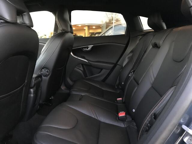 Volvo V40 CROSS COUNTRY 1.5 T3 Polar+ Luxury Automaat | Rijklaar incl 12 mnd Bovag | Panoramadak Keyless entry Darktint H/K audio