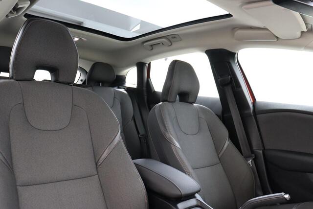 Volvo V40 CROSS COUNTRY T4 AWD GEARTRONIC MOMENTUM *UNIEK!* -PANO.DAK|POWER-SEAT|STANDKACHEL|PARK-ASSIST|16"|VERW.VOORRUIT