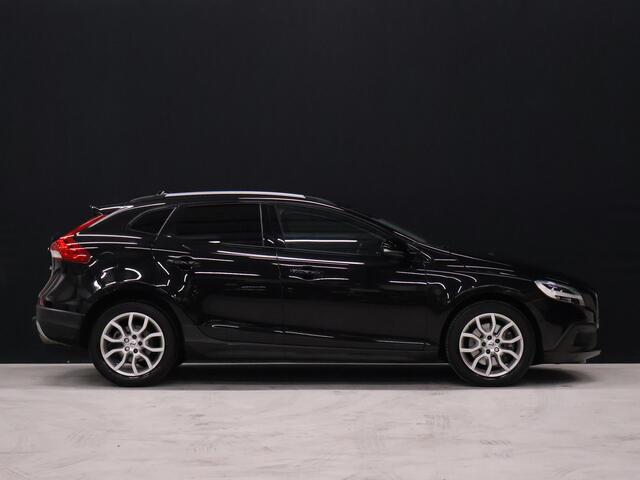 Volvo V40 CROSS COUNTRY 1.5 T3 Polar+ Luxury [TREKHAAK, PANORAMADAK, KEYLESS ENTRY, CAMERA, VOL LEDER, STOELVERWARMING, NIEUWSTAAT]