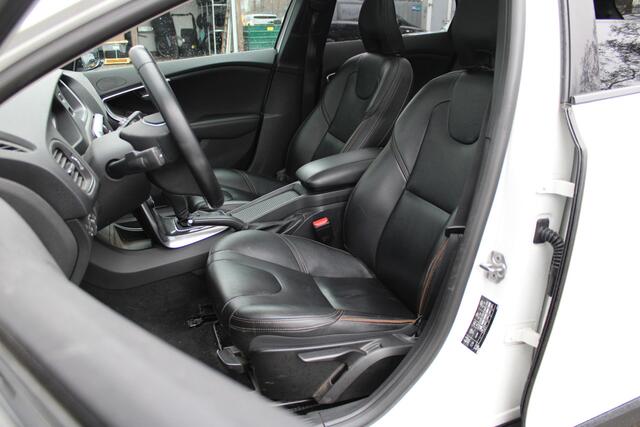 Volvo V40 CROSS COUNTRY T3 automaat Polar+ Luxury | Trekhaak | Harman Kardon | Keyless