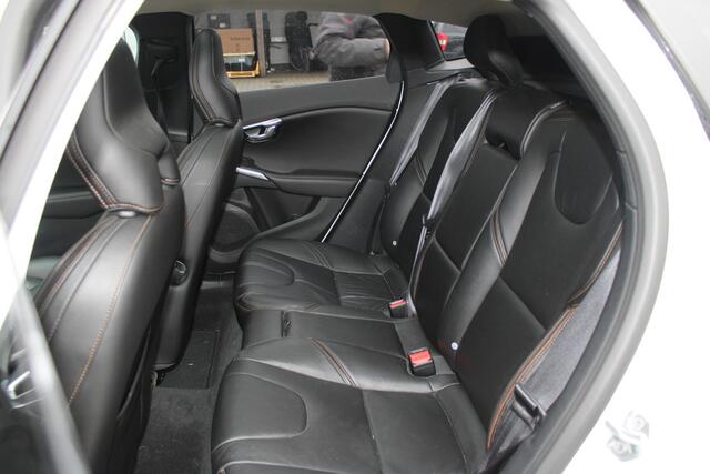 Volvo V40 CROSS COUNTRY T3 automaat Polar+ Luxury | Trekhaak | Harman Kardon | Keyless