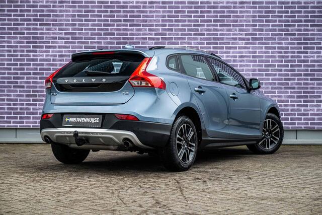 Volvo V40 CROSS COUNTRY 2.0 T3 Nordic+ | Trekhaak | Standkachel | Parkeersensoren voor en achter | Stoelverwarming | Verwarmde voorruit | Cruise Control |