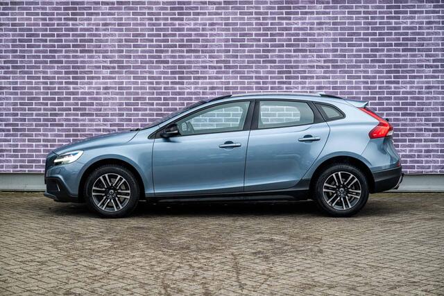Volvo V40 CROSS COUNTRY 2.0 T3 Nordic+ | Trekhaak | Standkachel | Parkeersensoren voor en achter | Stoelverwarming | Verwarmde voorruit | Cruise Control |