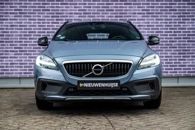 Volvo V40 CROSS COUNTRY 2.0 T3 Nordic+ | Trekhaak | Standkachel | Parkeersensoren voor en achter | Stoelverwarming | Verwarmde voorruit | Cruise Control |
