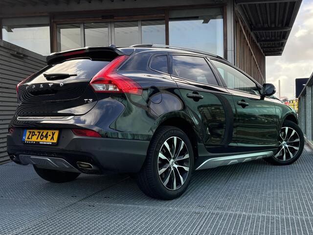 Volvo V40 CROSS COUNTRY 1.5 T3 Polar+ Luxury Panoramadak, Lederen bekleding, Harman-Kardon premium soud, Full led, Afneembare trekhaak
