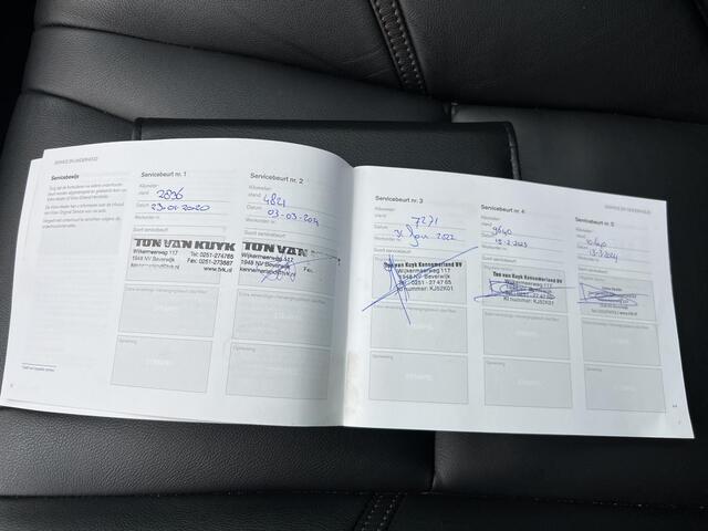 Volvo V40 CROSS COUNTRY 1.5 T3 Polar+ Luxury Automaat, Panoramadak, Lederen bekleding, Unieke kilometerstand, Eerste eigenaar, Noodreservewiel, Parkeercamera, DAB+ radio, Extra getinte ramen vanaf B-stijl, Stoelverwarming, High performance audio