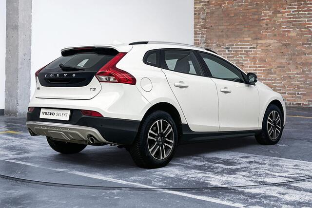 Volvo V40 CROSS COUNTRY T3 Automaat Edition+ | Afneembare trekhaak | Stoelverwarming | Navigatie | Volvo on Call | Climate control | Parkeersensoren achter | High performance audio | Dealeronderhouden