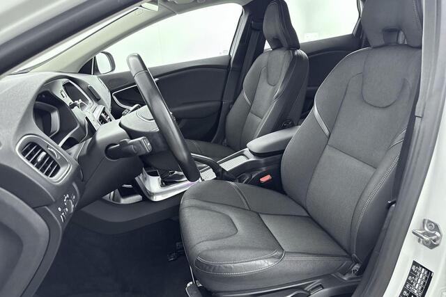 Volvo V40 CROSS COUNTRY T3 Automaat Edition+ | Afneembare trekhaak | Stoelverwarming | Navigatie | Volvo on Call | Climate control | Parkeersensoren achter | High performance audio | Dealeronderhouden