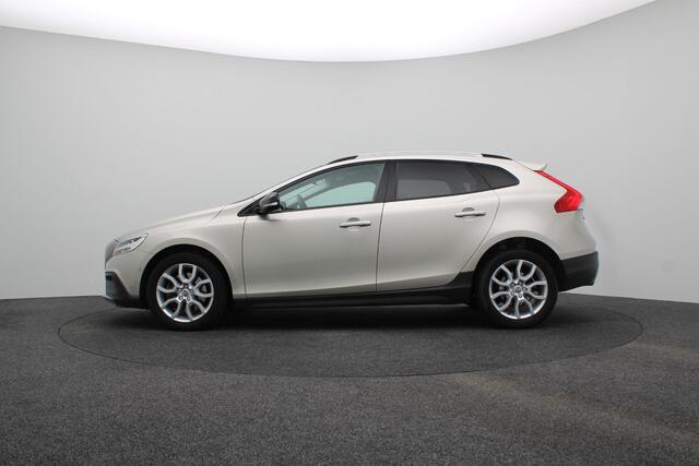 Volvo V40 CROSS COUNTRY 1.5 T3 Polar+ Luxury | Panoramadak | Lederen bekleding | Camera achter | Stoelverwarming |