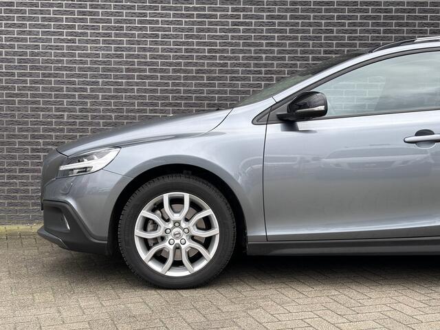 Volvo V40 CROSS COUNTRY 2.0 T3 Summum | Navigatie | Camera | Cruise Control