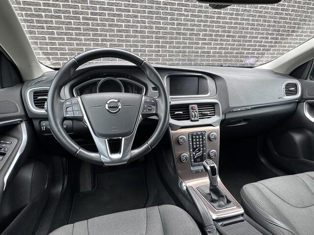 Volvo V40 CROSS COUNTRY 2.0 T3 Summum | Navigatie | Camera | Cruise Control