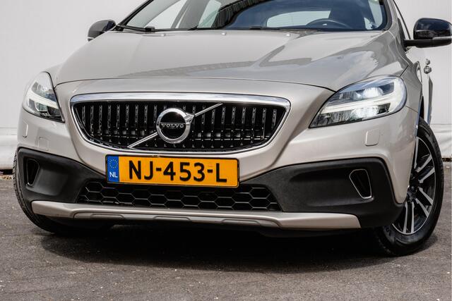 Volvo V40 CROSS COUNTRY 2.0 D2 Nordic+ Trekhaak/ Stoelverwarming/ Standkachel/ Full map navigatie/ Cruise control