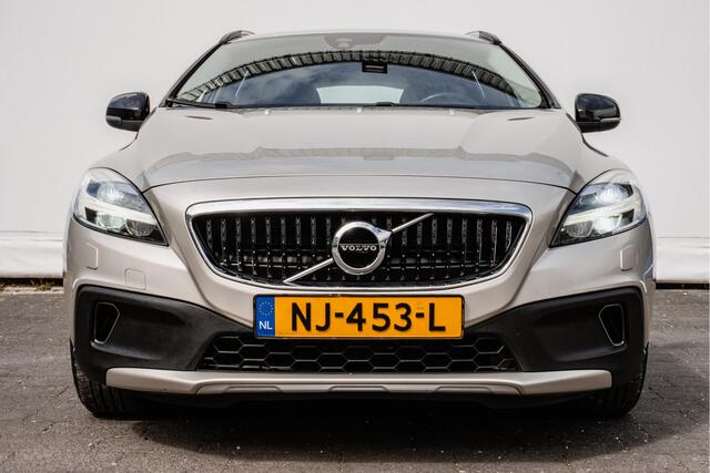 Volvo V40 CROSS COUNTRY 2.0 D2 Nordic+ Trekhaak/ Stoelverwarming/ Standkachel/ Full map navigatie/ Cruise control