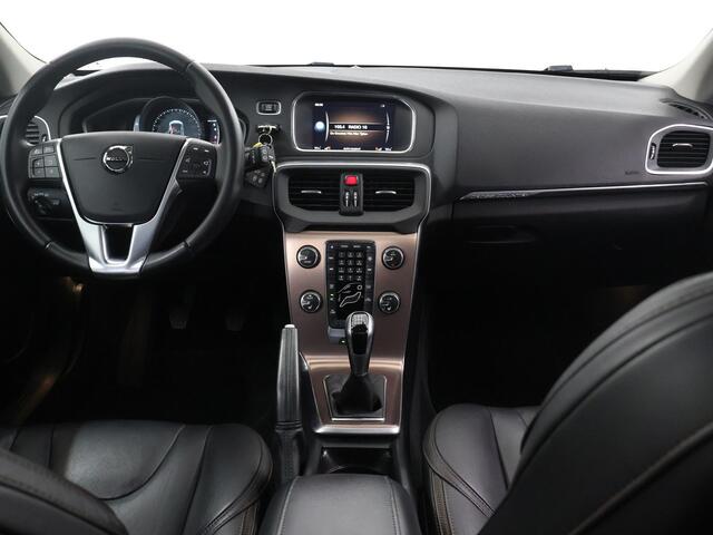 Volvo V40 CROSS COUNTRY 2.0 T3 Summum | Trekhaak | Panoramadak | Navigatie | Parkeercamera | Stoelverwarming | Climate Control | Cruise Control |