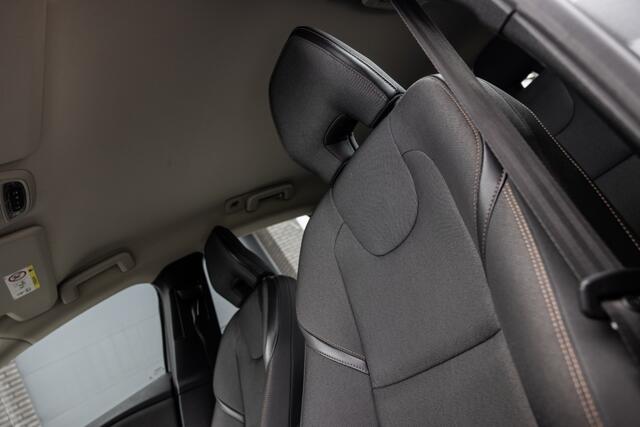 Volvo V40 CROSS COUNTRY 2.0 T3 Nordic+ | PDC V+A | Trekhaak | Winterpakket |