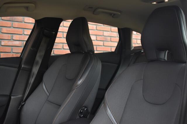 Volvo V40 CROSS COUNTRY T3 152PK Automaat Nordic+ | Adaptive Cruise | Keyless | Afneembare Trekhaak | Stoelverwarming voor + achter