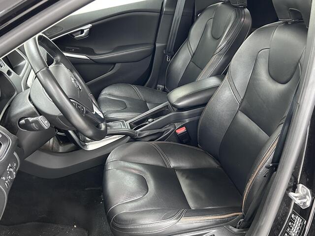 Volvo V40 CROSS COUNTRY 1.5 T3 Polar+ Luxury PANORAMADAK | TREKHAAK | NAVIGATIE | ACHTERUITRIJCAMERA