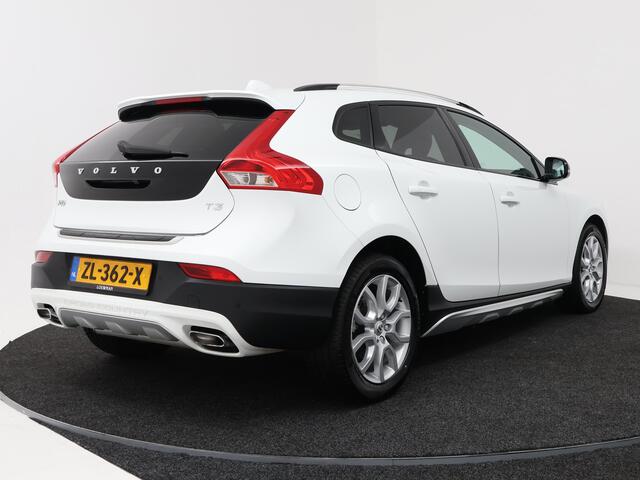 Volvo V40 CROSS COUNTRY 1.5 T3 Polar+ Luxury | Panoramadak | Harman Kardon | Lederen bekleding | Nederlandse auto |
