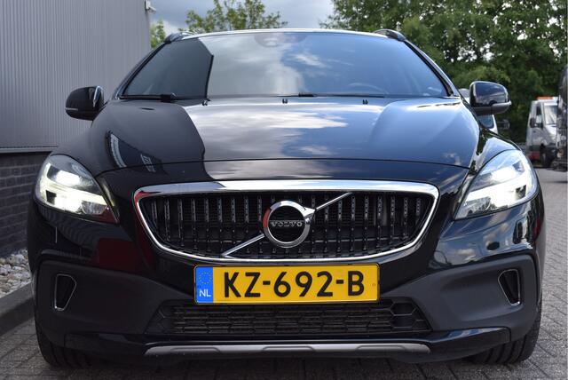 Volvo V40 CROSS COUNTRY 2.0 D4 Cruise, Afn. trekhaak, Stoelverwarming, Camera, PDC, NL-auto