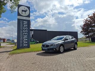 volvo-v40-cross-country-t3-momentum
