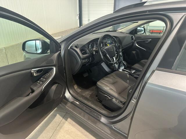 Volvo V40 CROSS COUNTRY T4 Aut. Momentum Trekhaak Parkassist Stoelverwarming 190pk