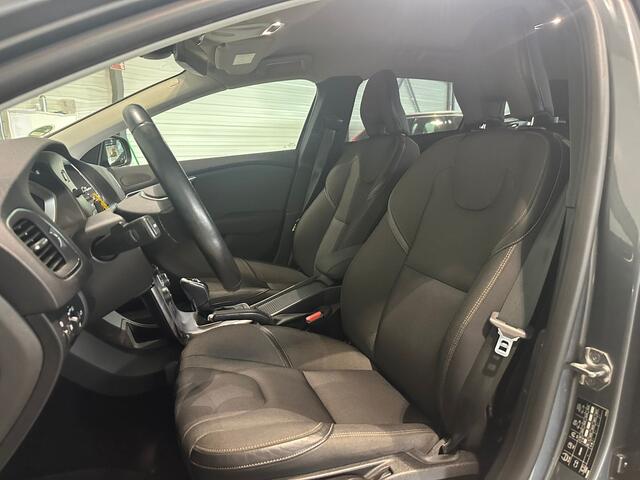 Volvo V40 CROSS COUNTRY T4 Aut. Momentum Trekhaak Parkassist Stoelverwarming 190pk