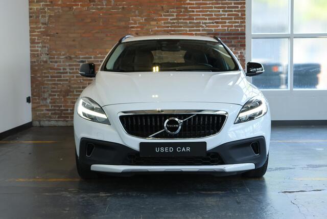 Volvo V40 CROSS COUNTRY T3 Automaat Edition+ | Afneembare trekhaak | Stoelverwarming | Navigatie | Volvo on Call | Climate control | Parkeersensoren achter | High performance audio | Dealeronderhouden
