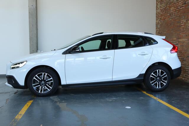 Volvo V40 CROSS COUNTRY T3 Automaat Edition+ | Afneembare trekhaak | Stoelverwarming | Navigatie | Volvo on Call | Climate control | Parkeersensoren achter | High performance audio | Dealeronderhouden