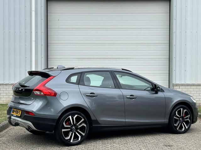 Volvo V40 CROSS COUNTRY 2.0 T3 Summum / Trekhaak / Achteruitrijcamera & sensoren achter / Stoelverwarming / Elektrisch verstelbare bestuurdersstoel / Cruise Control / Climate Control /