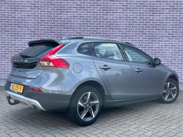 Volvo V40 CROSS COUNTRY 1.5 T3 Nordic+ | Trekhaak | Panorama dak | Stoelverwarming | Nieuwe distrbutieriem | Climate control |