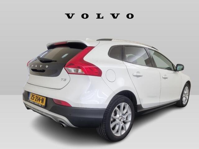 Volvo V40 CROSS COUNTRY 1.5 T3 Polar+ Luxury | Standkachel | Harman/Kardon | DAB | Keyless entry/start | Panoramadak | Parkeer camera | Parkeersensoren V+A | Extra getint glas | Stoelverwarming | Cruise Control |