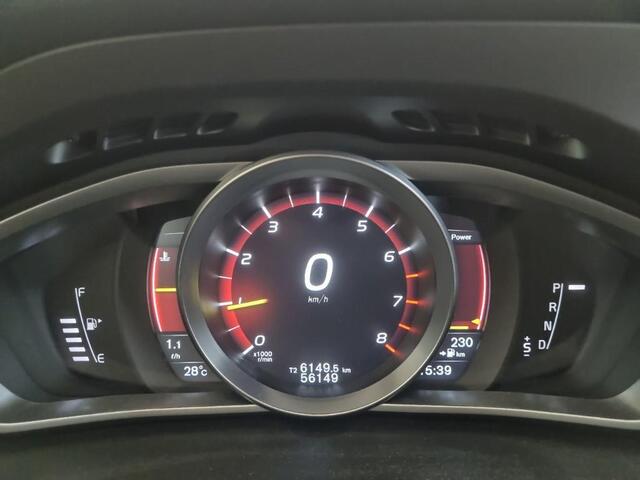 Volvo V40 CROSS COUNTRY 1.5 T3 Polar+ Luxury | Standkachel | Harman/Kardon | DAB | Keyless entry/start | Panoramadak | Parkeer camera | Parkeersensoren V+A | Extra getint glas | Stoelverwarming | Cruise Control |